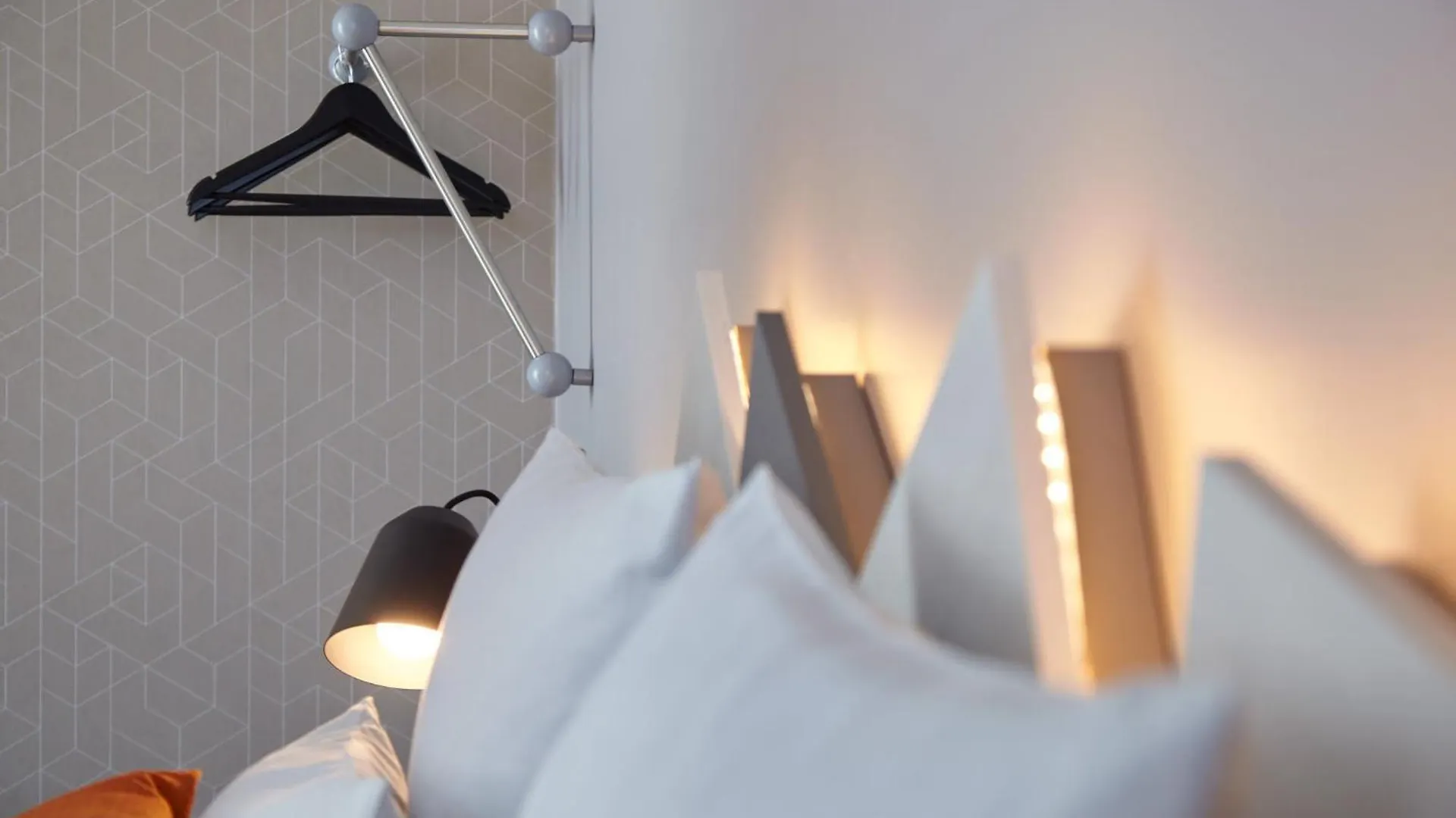 Holiday Inn - The Niu, Hub Dusseldorf Messe By Ihg Hotel